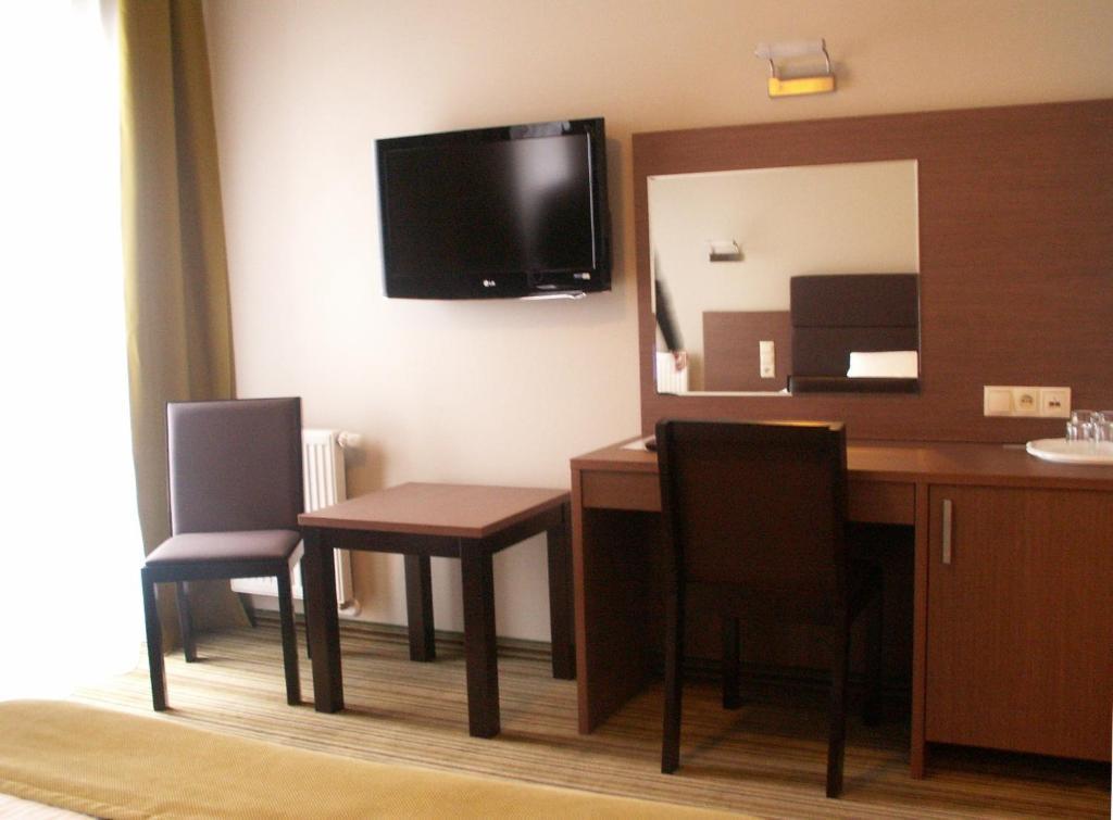 Hotel Pod Debem Tarnów Cameră foto