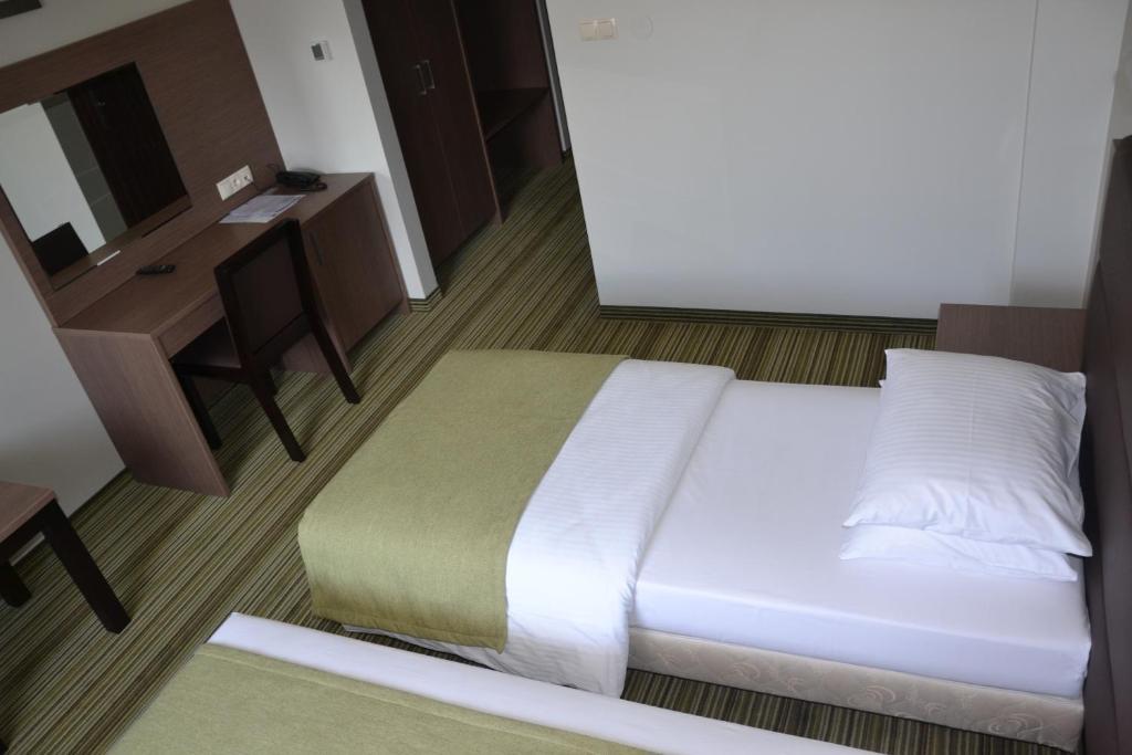 Hotel Pod Debem Tarnów Cameră foto