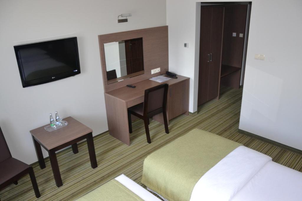 Hotel Pod Debem Tarnów Cameră foto