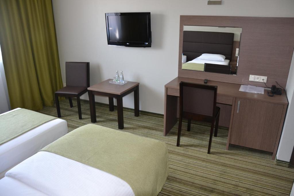 Hotel Pod Debem Tarnów Cameră foto