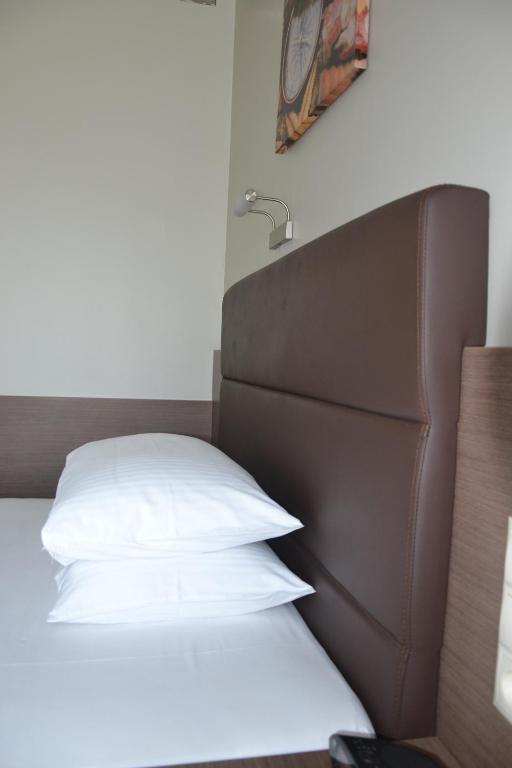 Hotel Pod Debem Tarnów Cameră foto