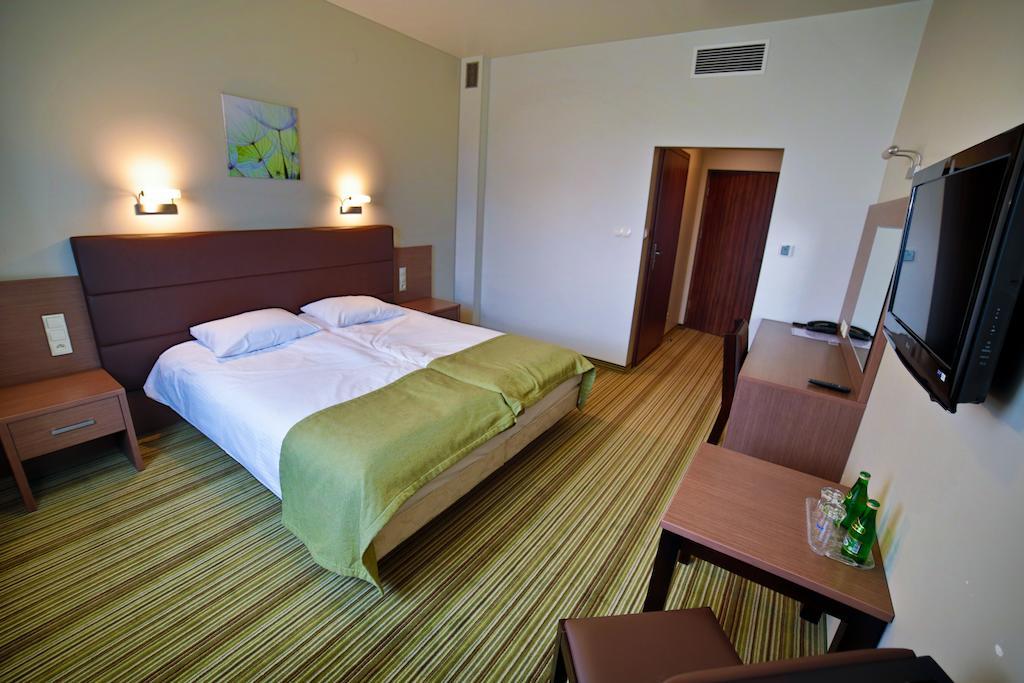 Hotel Pod Debem Tarnów Cameră foto